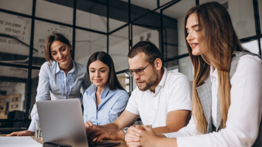 Employer branding w branży handlu surowcami – jak przyciągać i utrzymywać specjalistów?